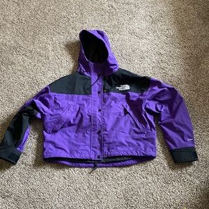 NWOT women’s north face base camp edition rain jacket. Size large. Cropped